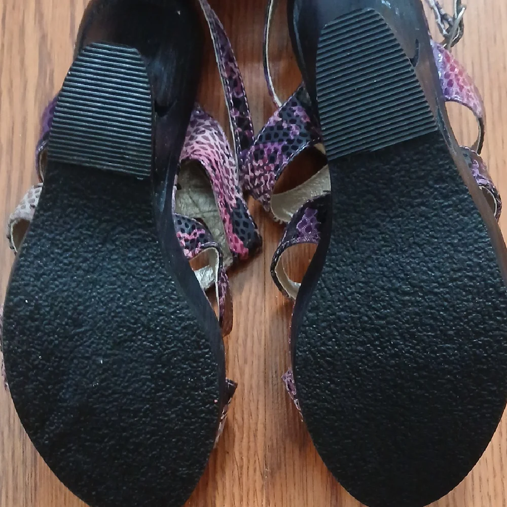 Women's Strappy‎ Sandals - Multicolor